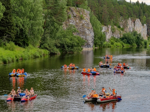 Сплав по реке Чусовой камень красный