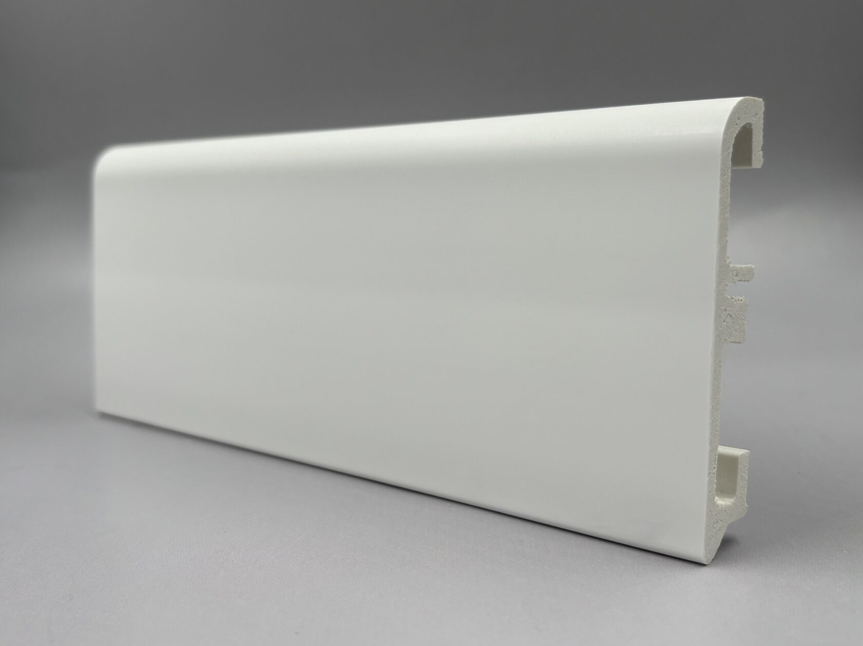 Плинтус влагостойкий для кварц-винила белый под покраску в Санкт-Петербурге (СПб)