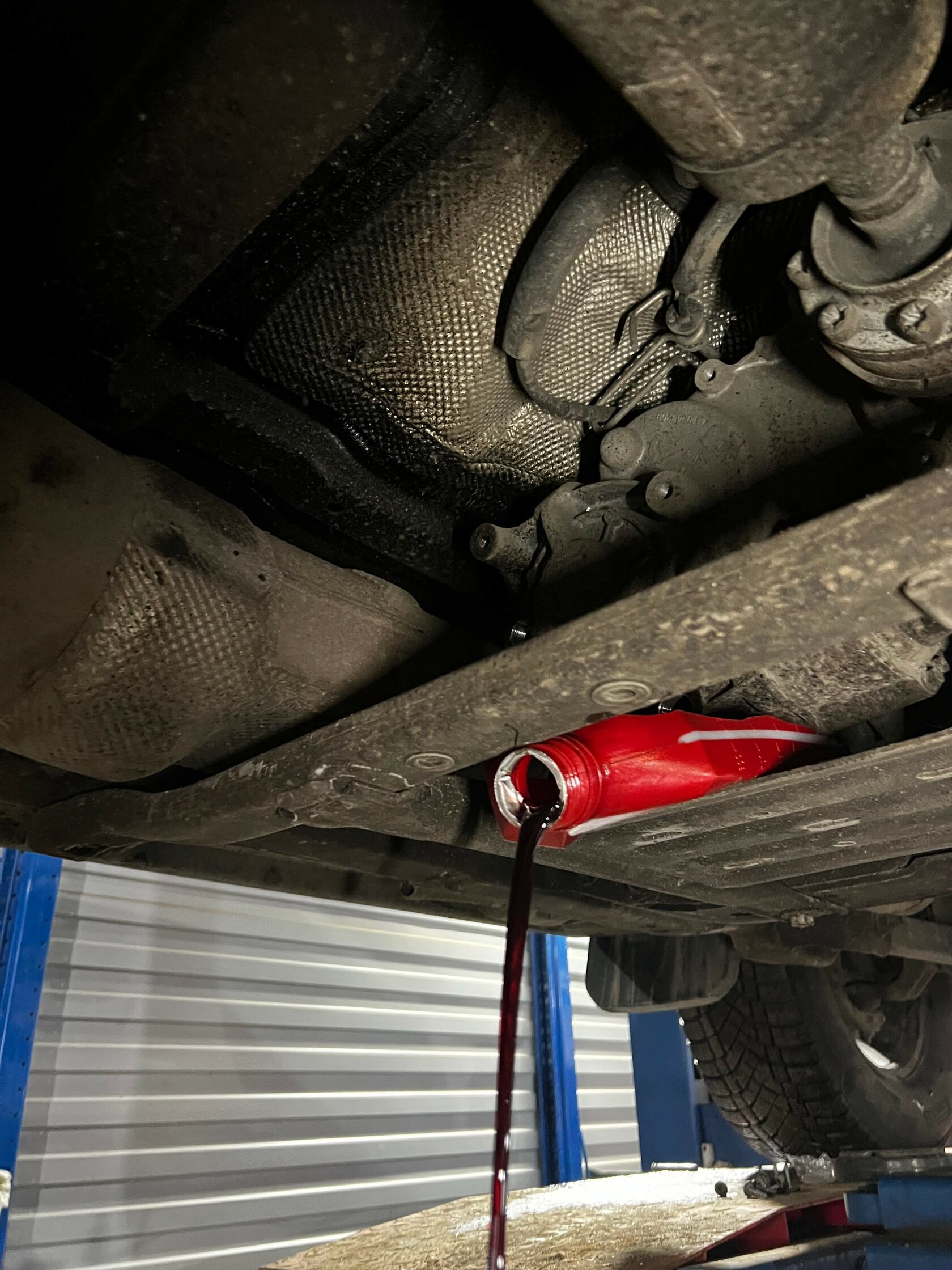 Замена масла в раздаточной коробке Jeep