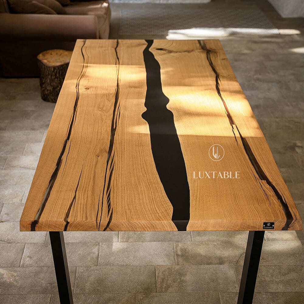 Epoxidharz Tische Alagoas aus europäischem Nussbaum und hellblauem Epoxidharz mit Metallic Effekt