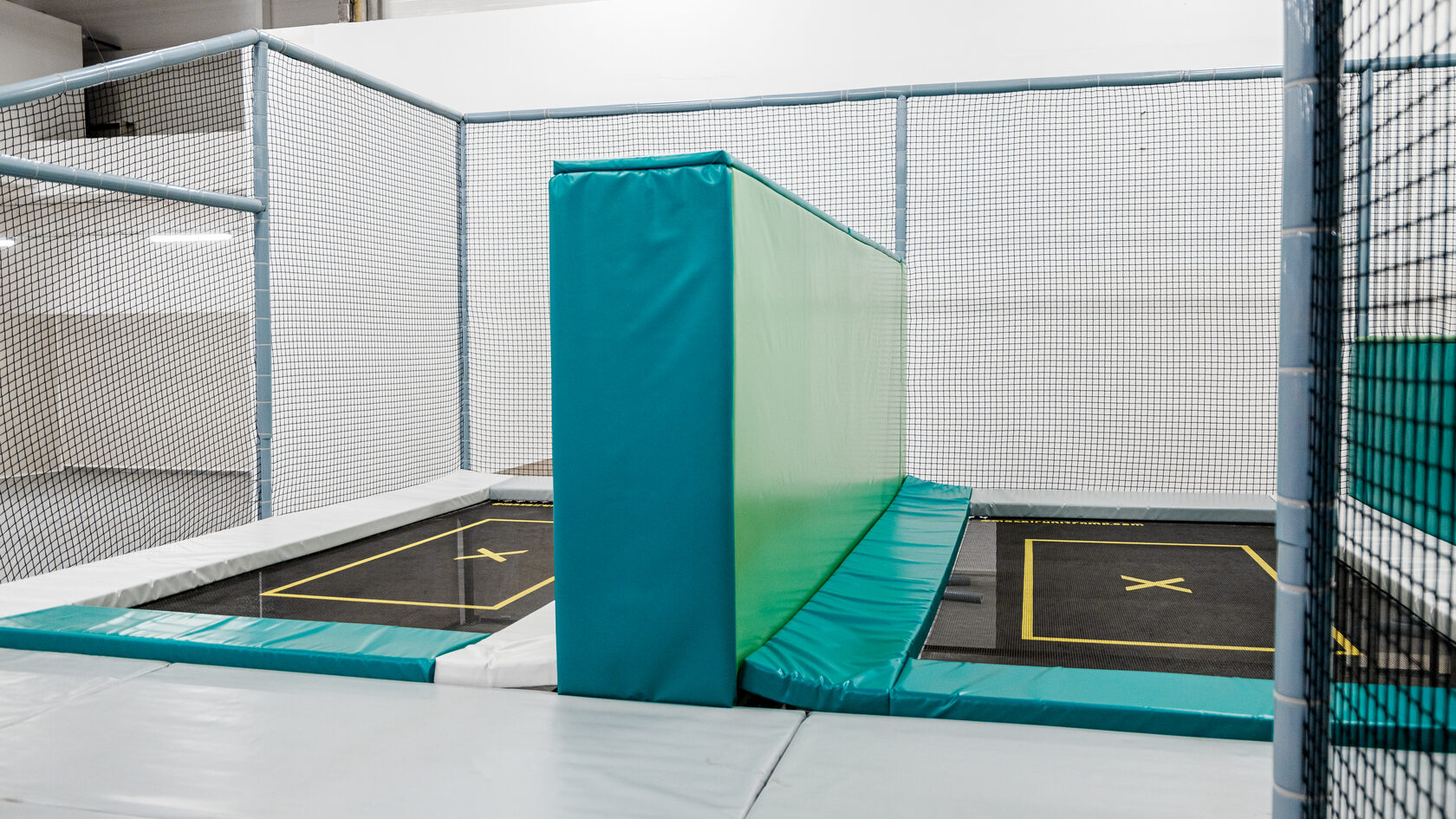 Батутный центр москва семеновская. Flip fly семеновская. Батутный центр москва семеновская. Батутный центр москва семеновская. Батутный центр на семеновской flip fly.