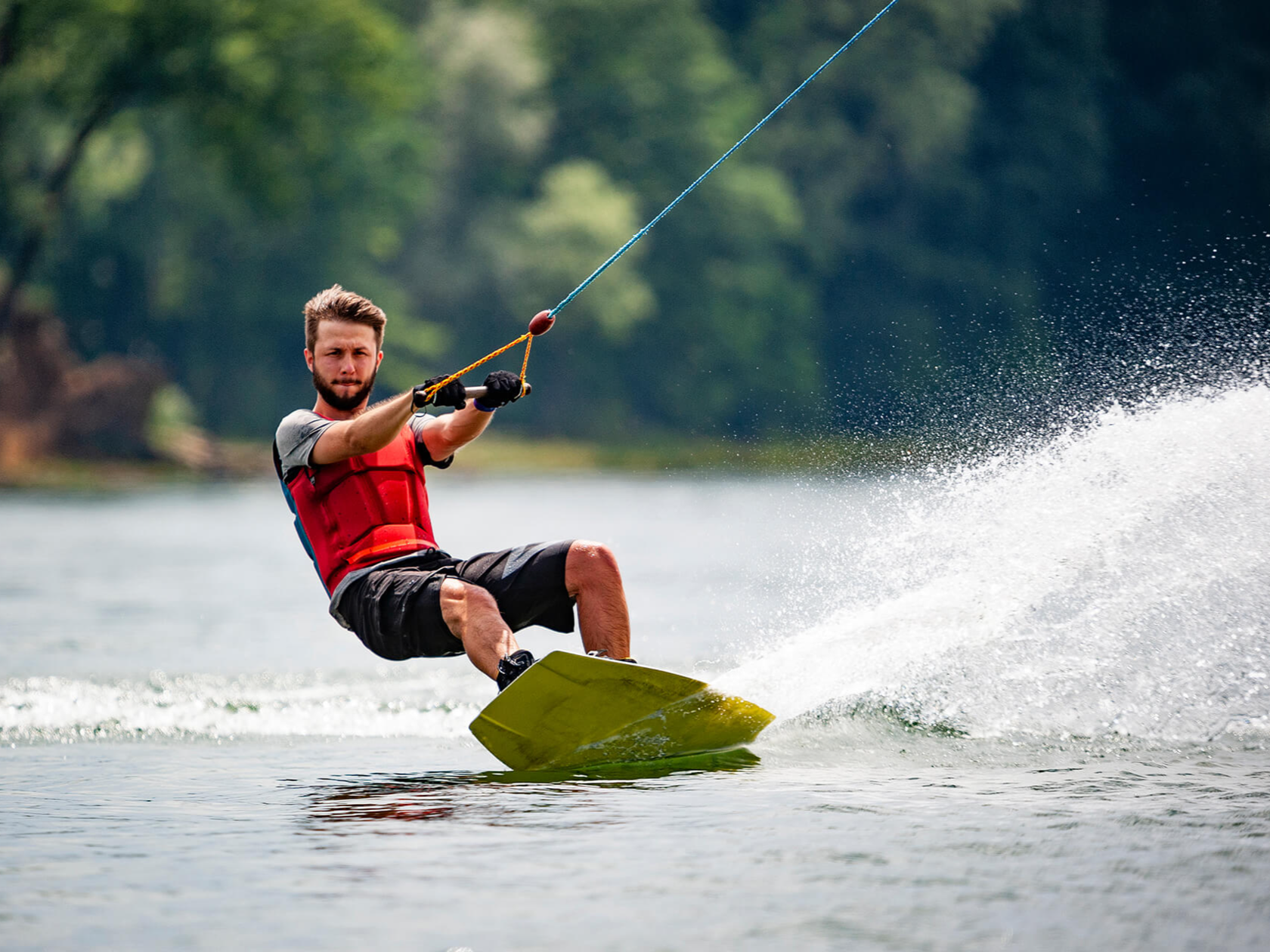 фото нанесения макияжа на лицо девушки 