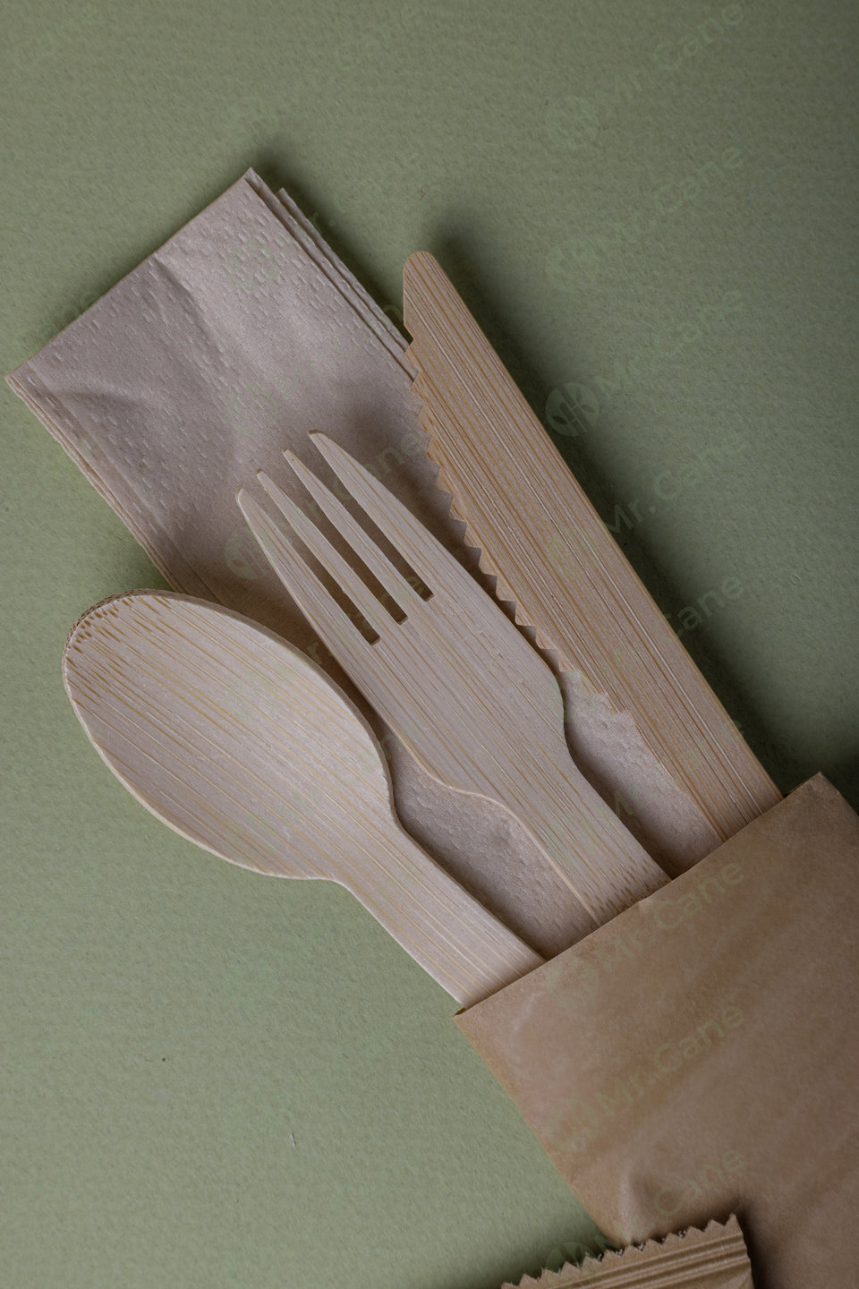 набор приборов из бамбука