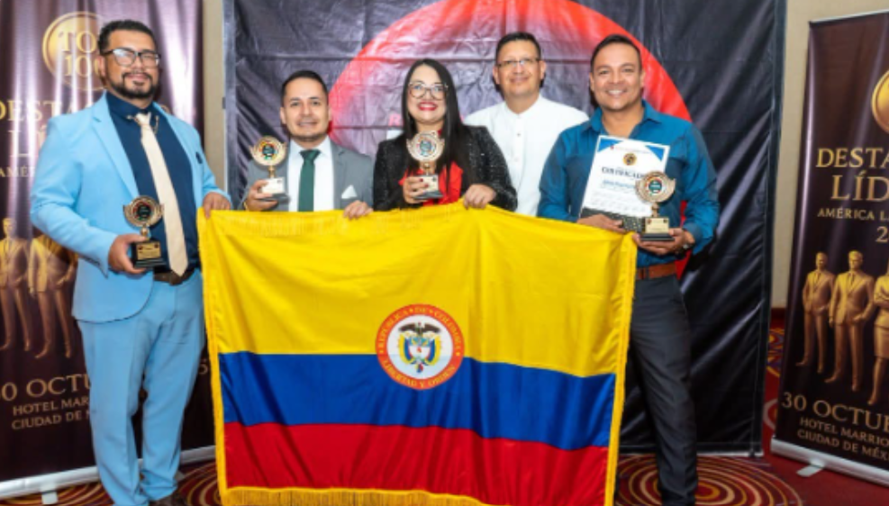 El docente Joham Becerra Llamosa fue premiado con el galardón Top 100 destacados líderes de América Latina.