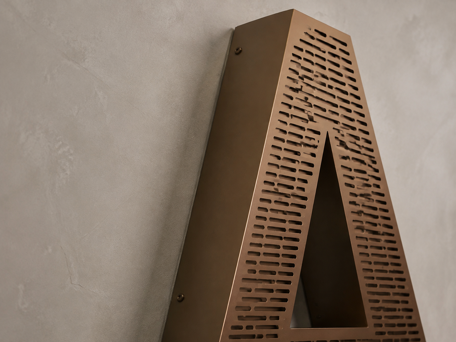 Перфорированные металлические буквы — perforated slots