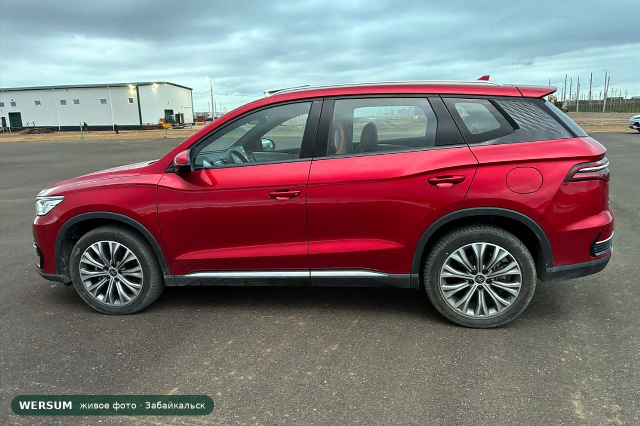 BYD Song Pro, сбоку: компактный кроссовер