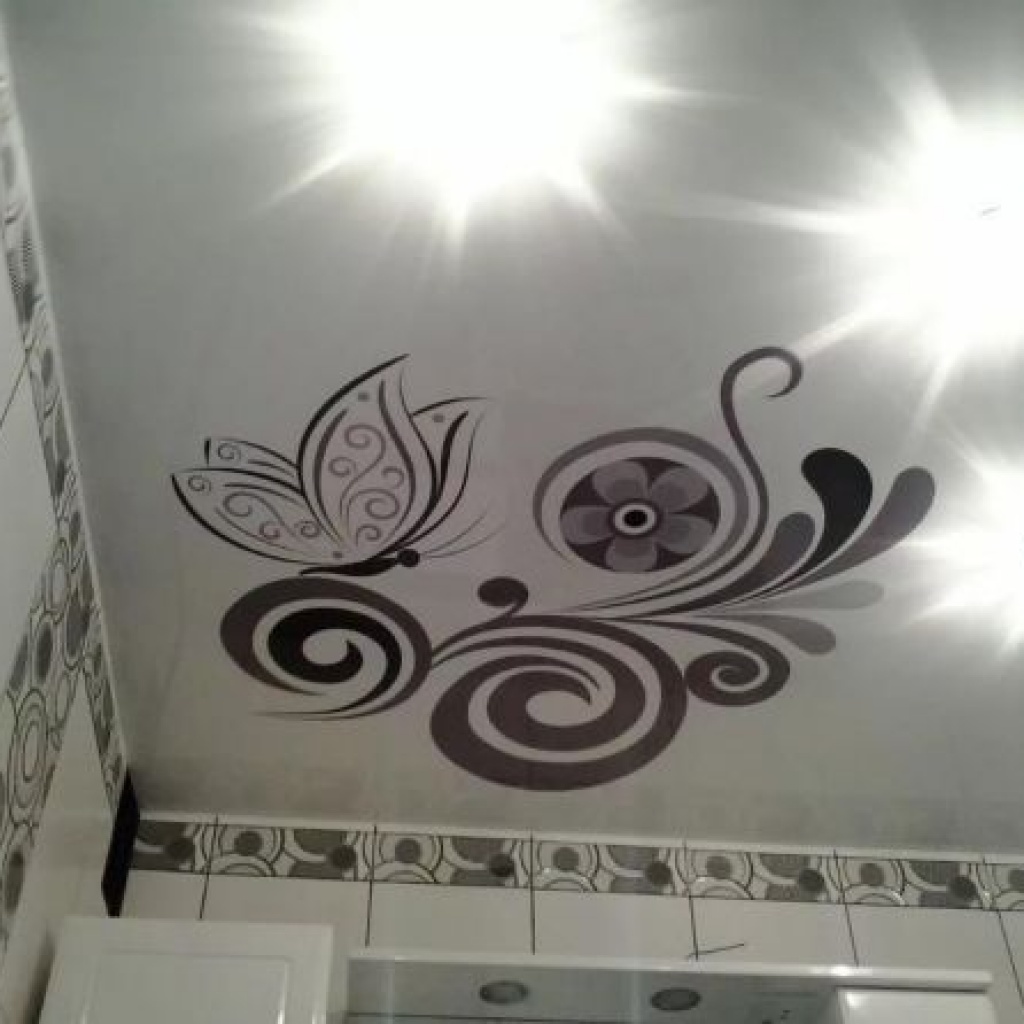 Потолок в ванну с рисунком