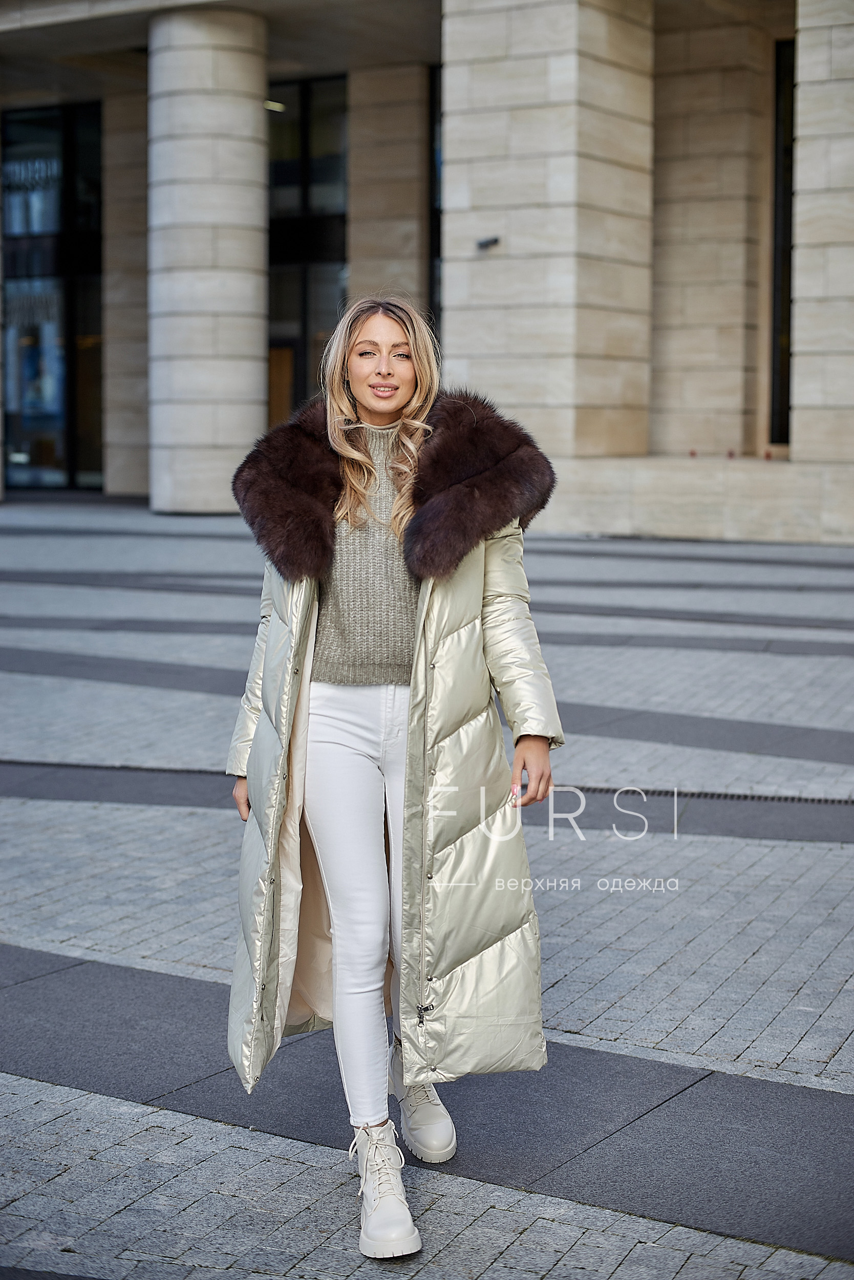 Пуховик золотой с мехом песца, полный капюшон купить в СПб | FURSI.ru