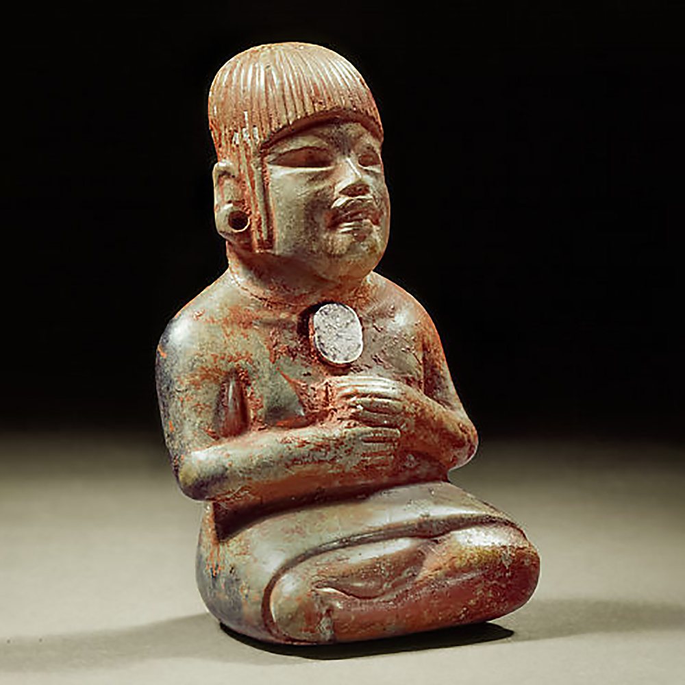 Женская фигура с зеркальным диском на груди. Ольмеки, 700-600 гг. до н.э. Коллекция Museo Nacional de Antropología.