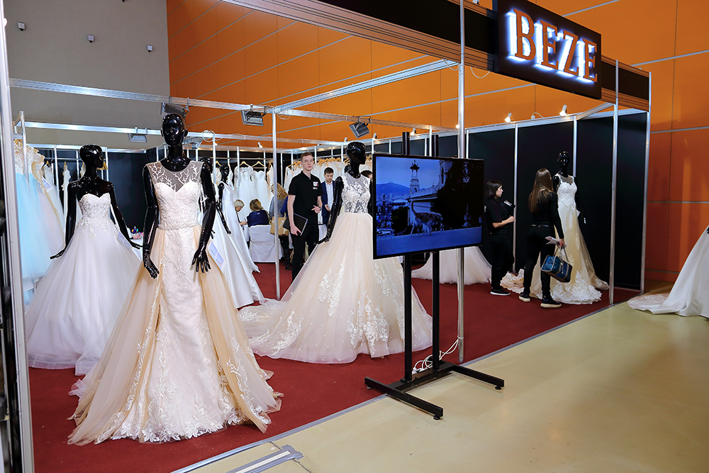 Wedding fashion moscow 2024. Свадебная выставка в Москве 2023. Выставка свадебных платьев в Москве 2024. Свадебная выставка фото. Шоу выставка свадебный бутик 2015 год.