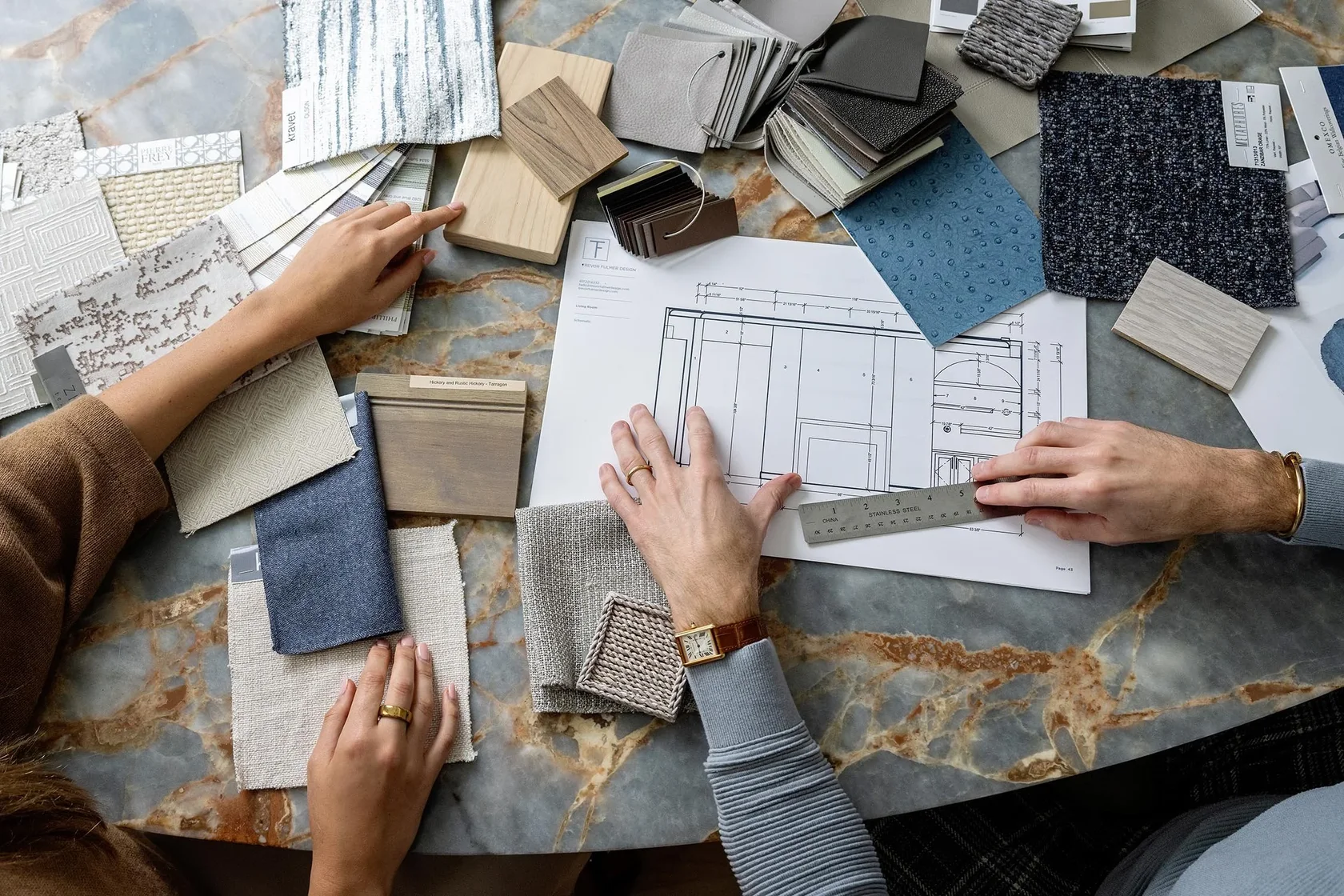 Дизайнер за работой