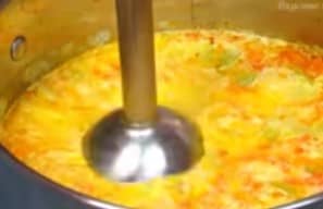 Приготовление супа-пюре из кабачков с плавленным сыром: шаг 16