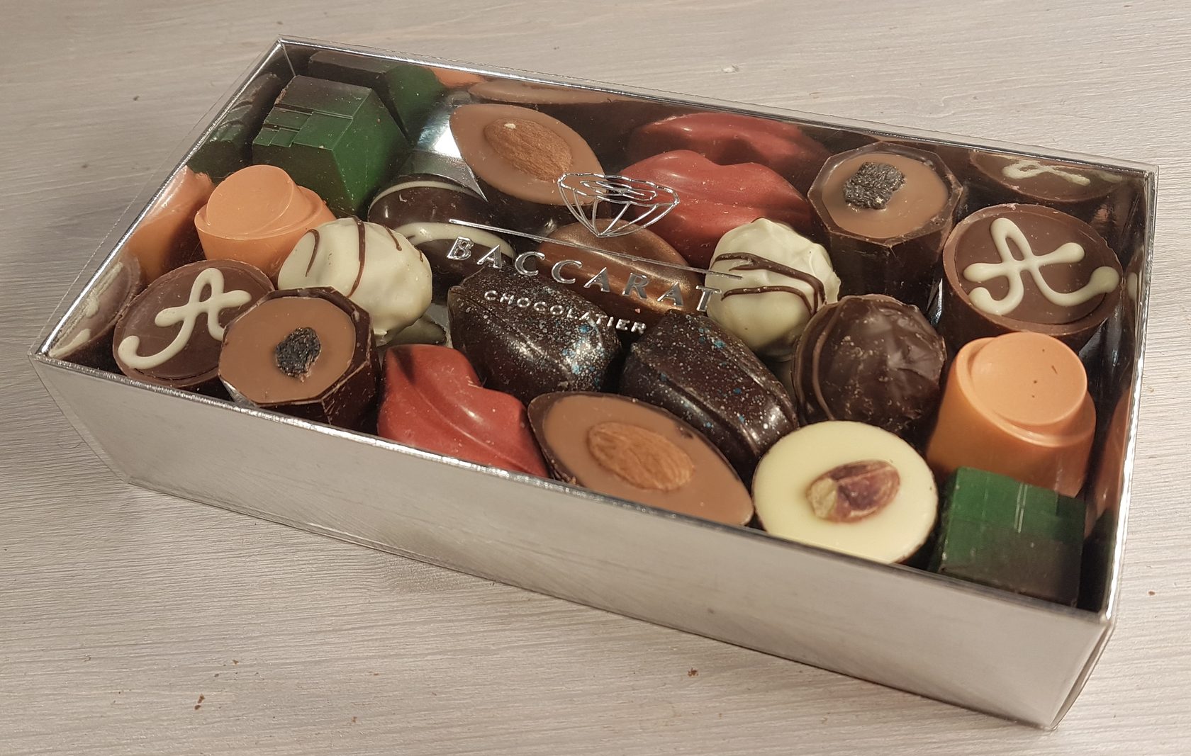 Купить шоколад спб авито. Бельгийский шоколад. Бельгийский шоколад в коробке. Набор бельгийского шоколада. Бельгийский шоколад ракушки.