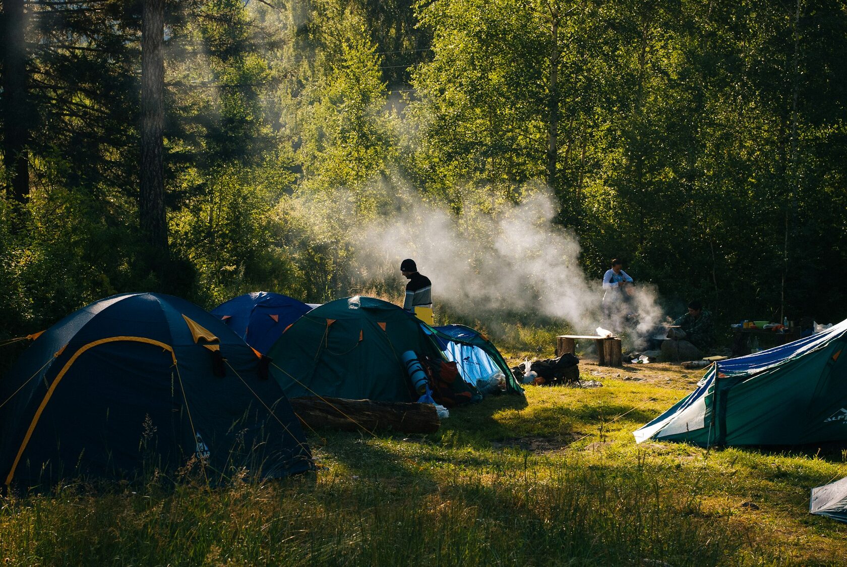 Палаточный городок Эй-Би-Си в лесу