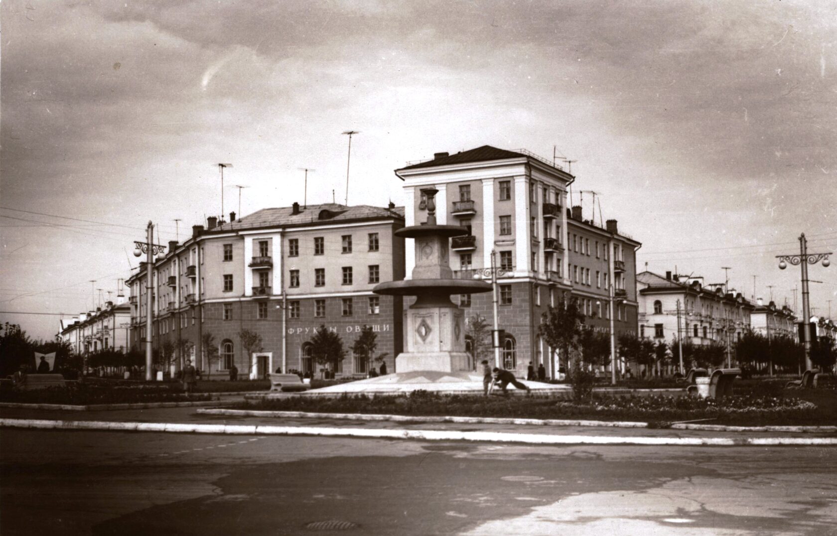 Площадь в Красногорском районе. 1959 г.
