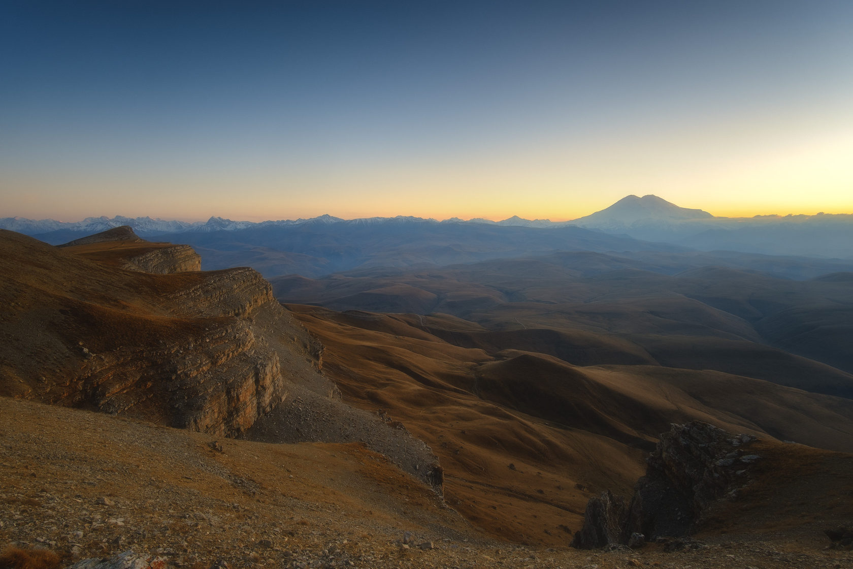 Вид на Эльбрус с плато Канжол