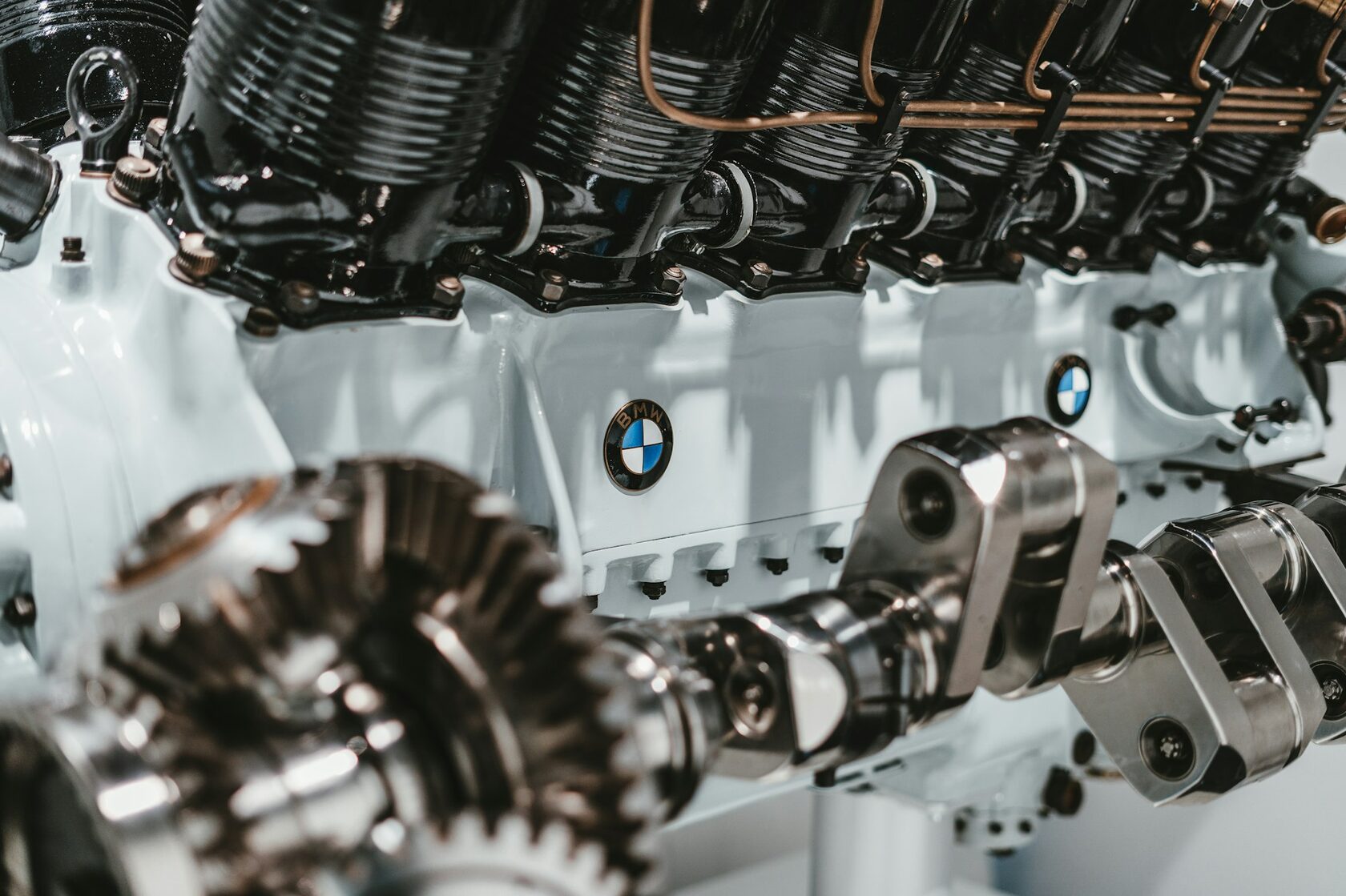 Современный двигатель BMW B58 в сборе