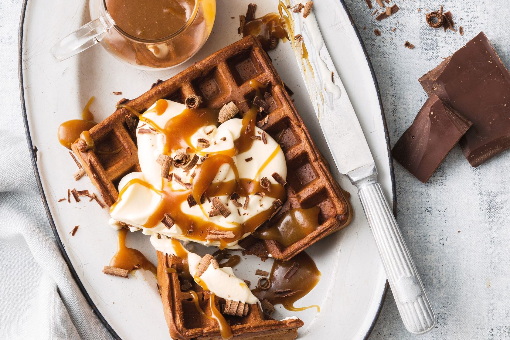 Ваниль карамель. Крем Caramel Waffle. Вафли с шоколадной крошкой. Ванильные вафли в шоколадном соусе. Waffles with Caramel.