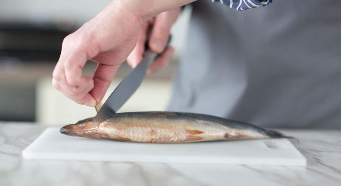 clean-raw-mackerel