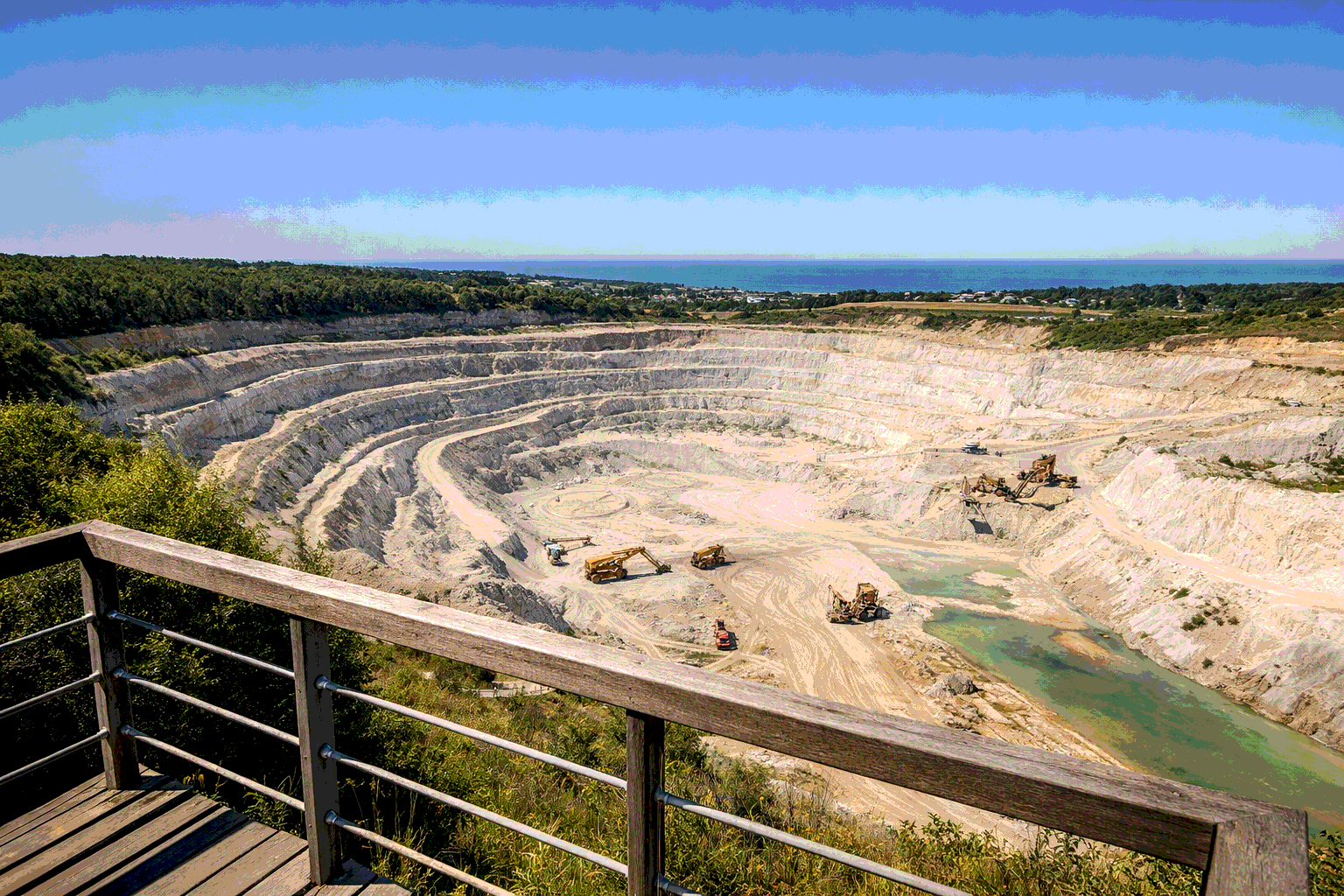 Смотровая площадка Приморского карьера в Янтарном