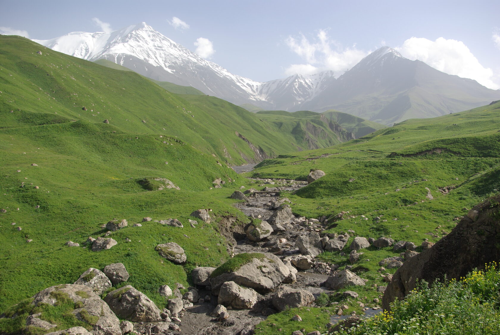 Альпийские Луга в Дагестане на карте. Абуева ж. Дагестанская кухня. Дагестанские Пич!Екар с зеленью фото.