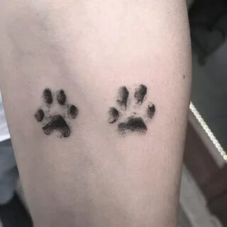 Что означает татуировка в виде лапы собаки?