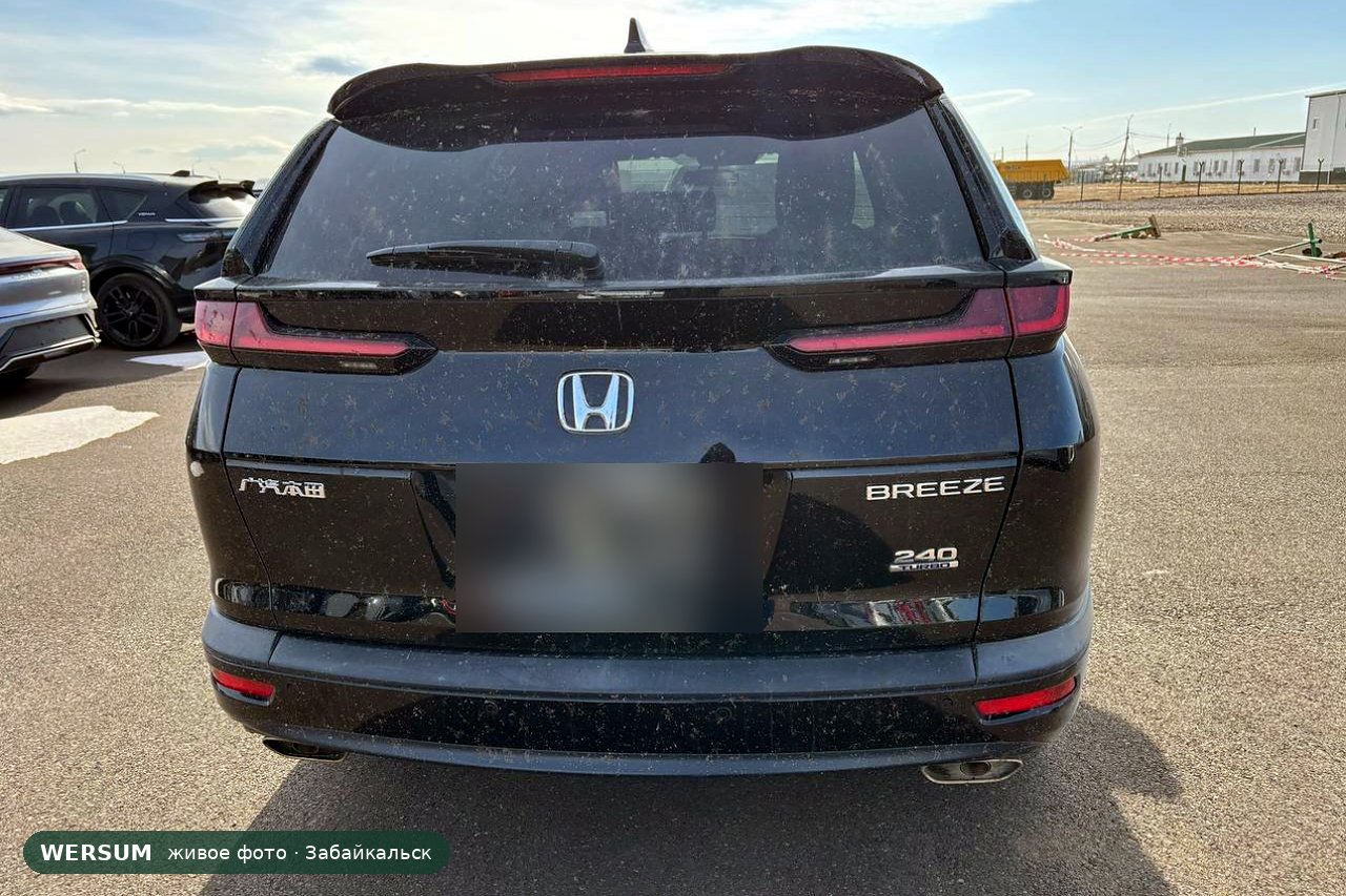 Honda Breeze, сзади: у бензиновой версии надпись 240 TURBO