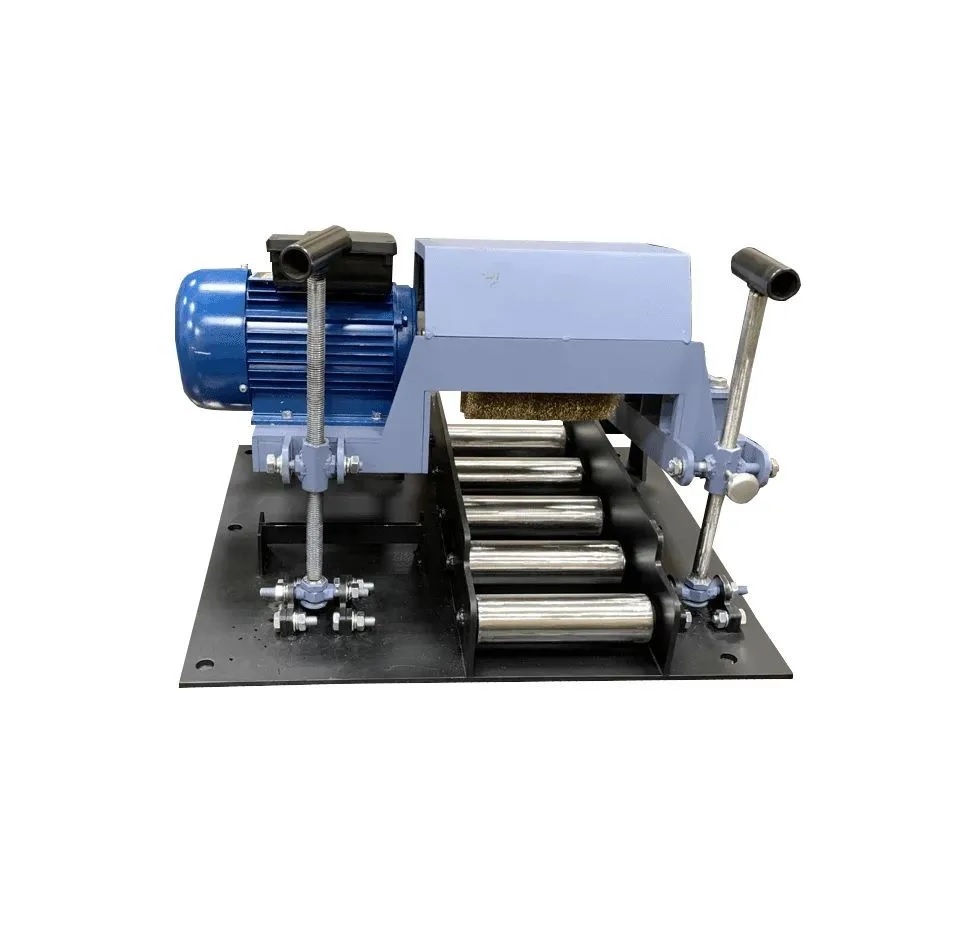 Зачистка металла является критически важным процессом в металлообработке, который включает удаление заусенцев, окалины, ржавчины и других поверхностных дефектов