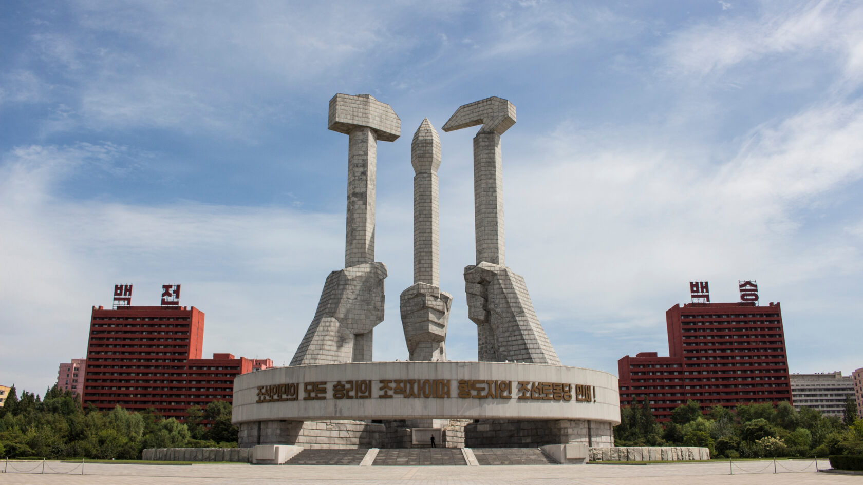 Монумент основания Трудовой партии Кореи, КНДР (Северная Корея)