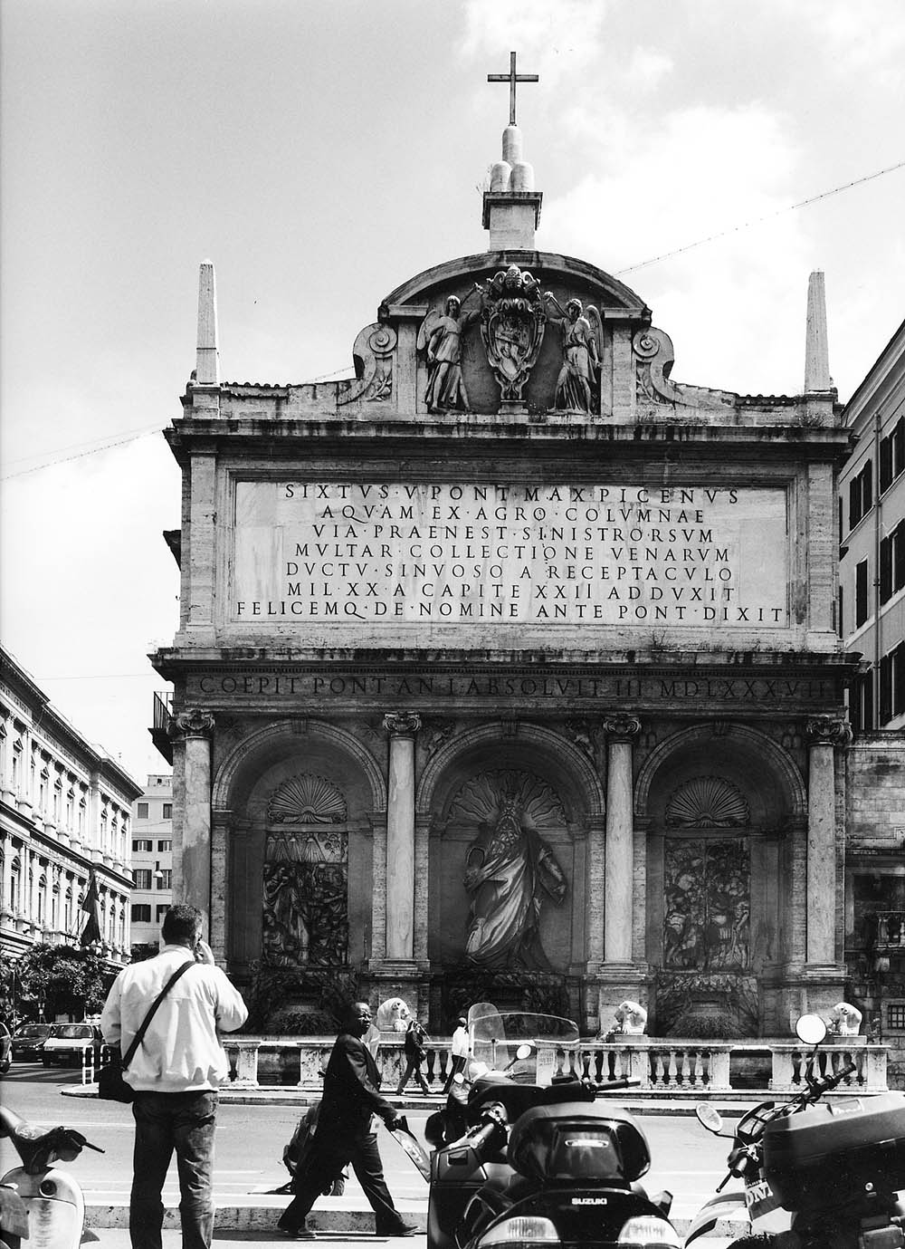 Fontana dell’Acqua Felice. Rome. 2006. BW Negative 6×7.