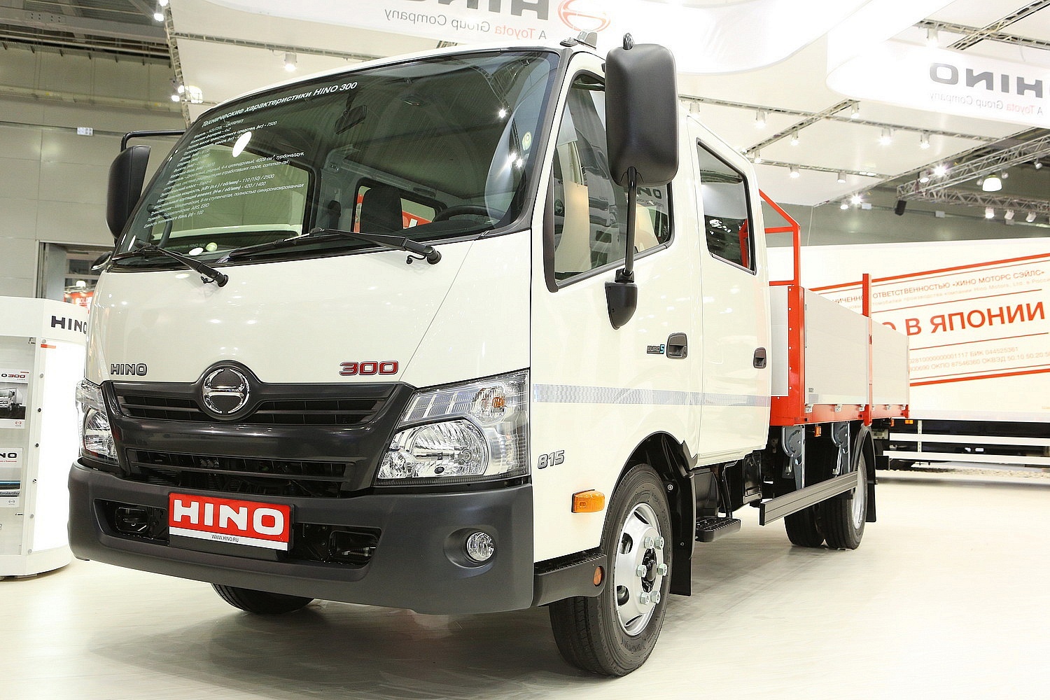 Автомобиль hino фото