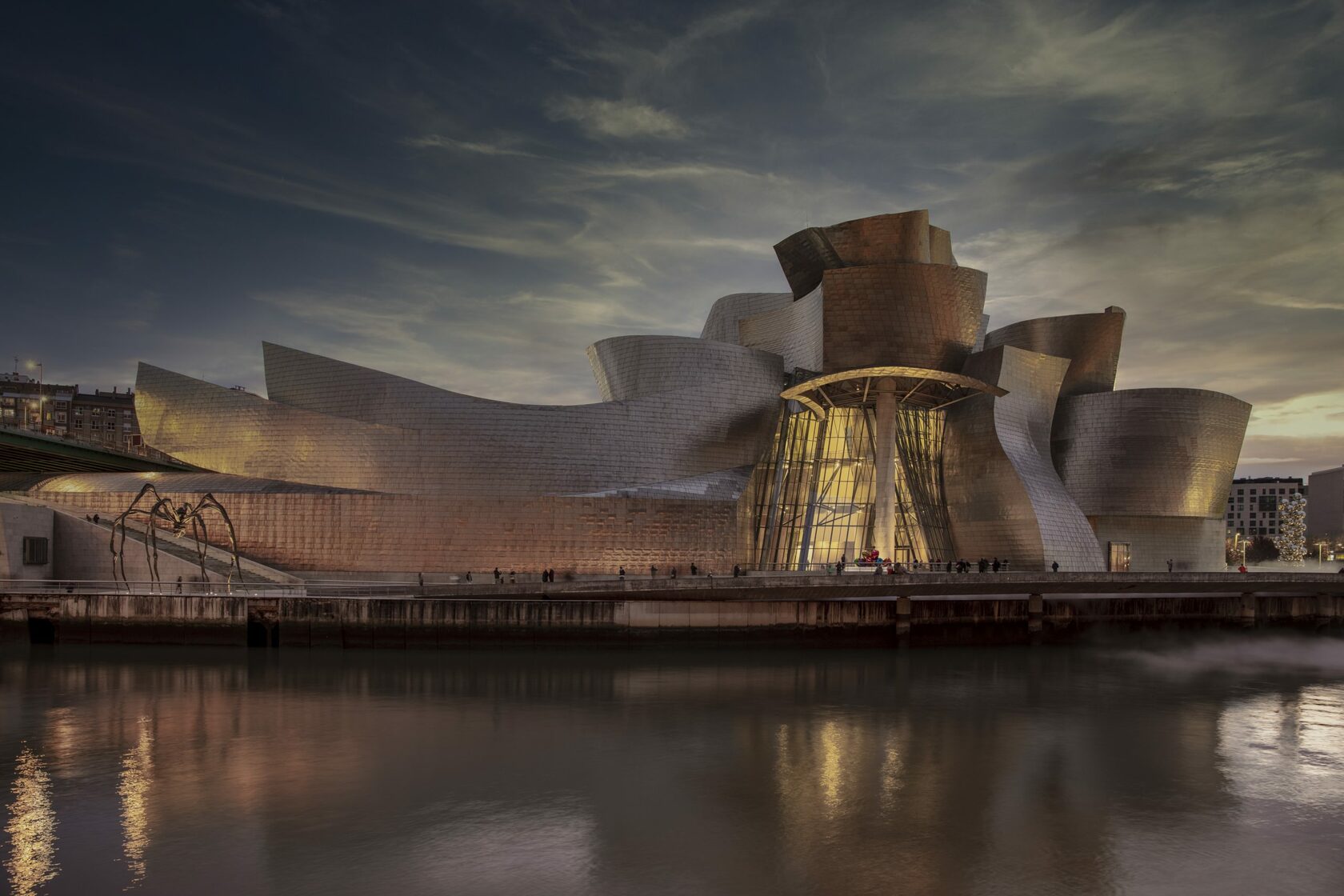 Музей Guggenheim в Бильбао, Испания