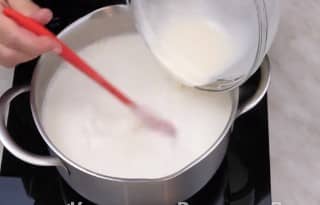 Приготовление сыра из молока яиц сметаны: шаг 3