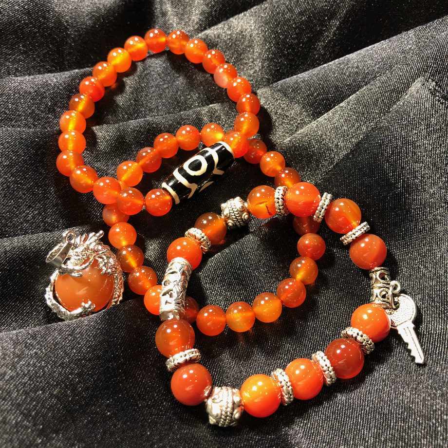 сердолик, подвеска из сердолика, сердоликовый браслет с бусиной дзи, натуральный камень, муладхара, свадхистана