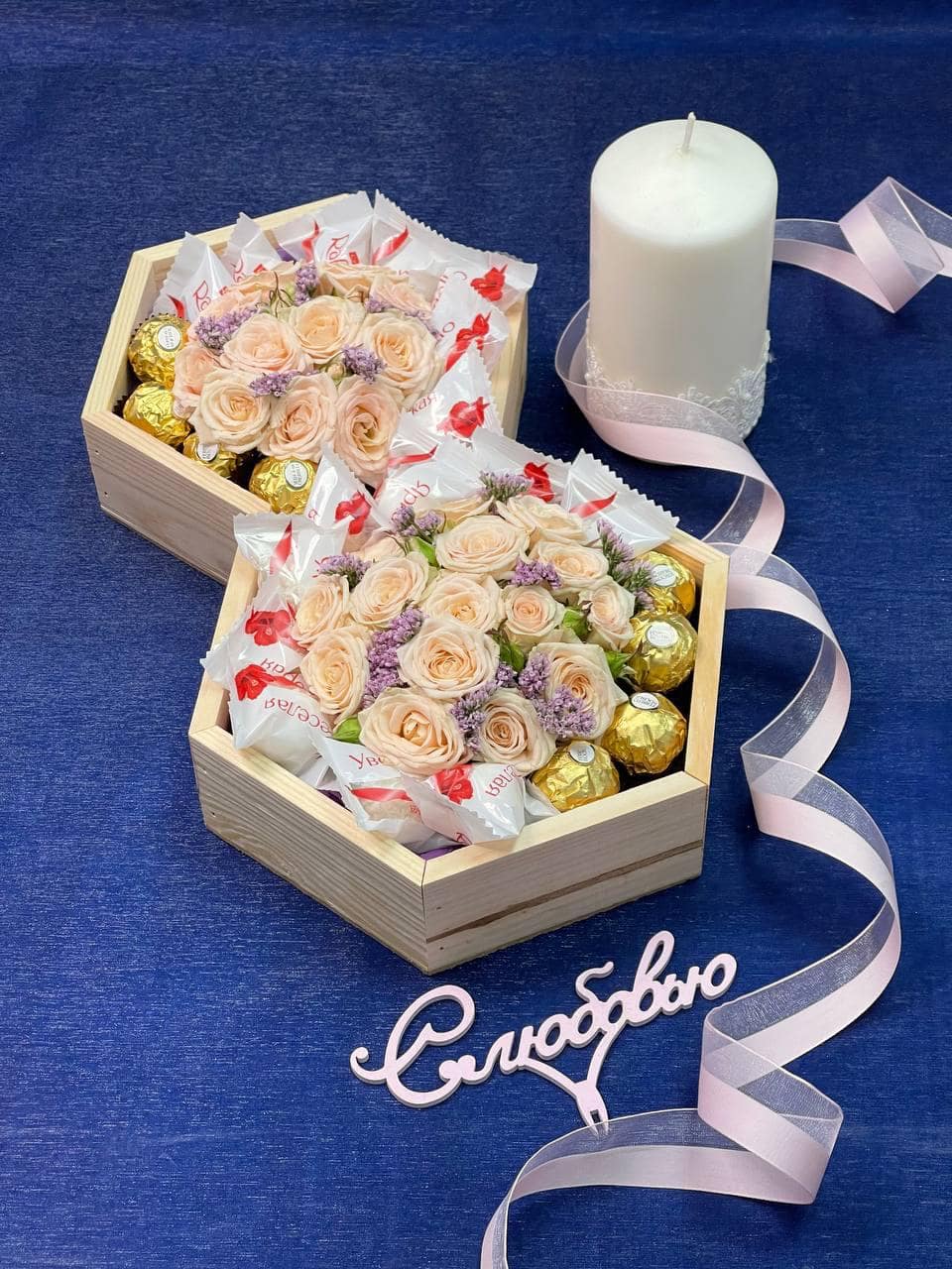 Сладкий подарок на 8 марта. Цветы с конфетами в коробке. Доставка в Нижнем Новгороде