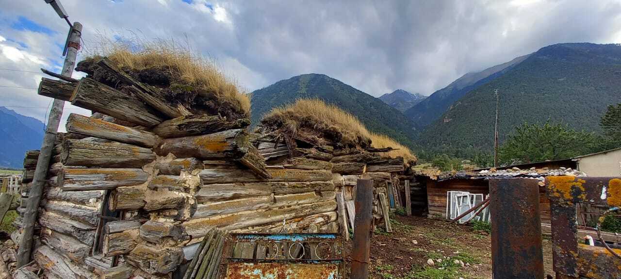 Махарское ущелье заброшенный дом