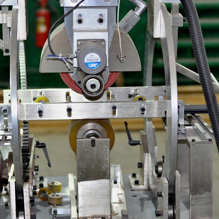 Производство напольных плинтусов и багетов из полистирола высокой плотности