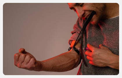 "Наркоман употребляет наркотики"