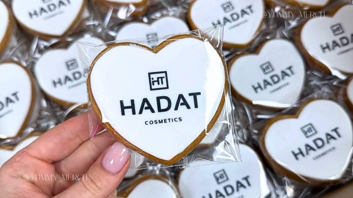 Брендированные пряники-сердца Hadat в индивидуальной упаковке
