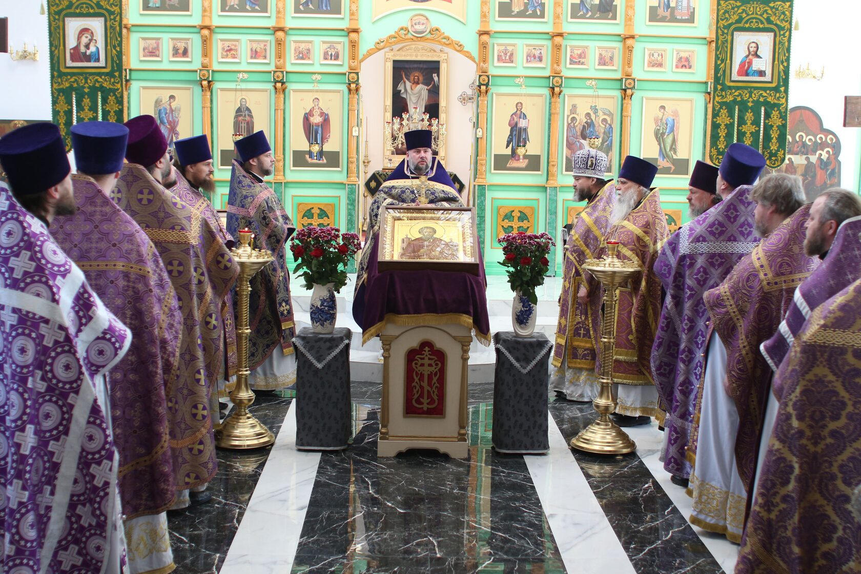 Богослужение троицкого храма в королеве. Богослужение троицкого храма в королеве. Аксий архиепископ подольский и люберецкий. Фото троицкого храма г королев. Миссионерская литургия.