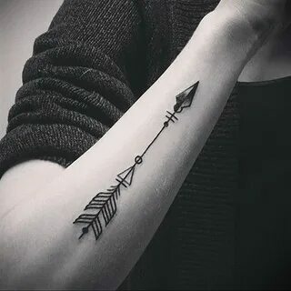 Значение татуировок стрела, лук, арбалет (50+ фото)