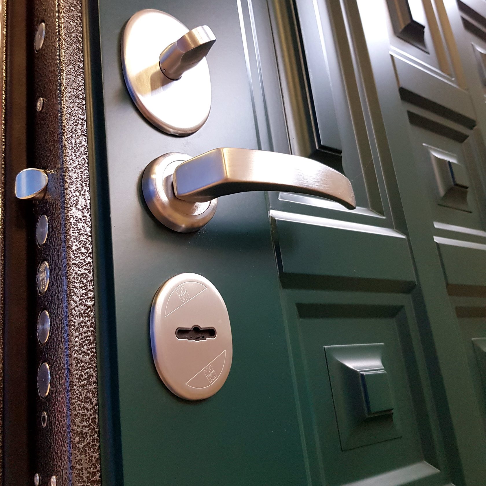 Эмаль или Крашеные панели