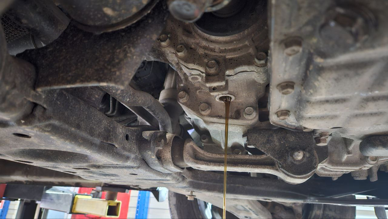 Слив масла с переднего редуктора Hyundai