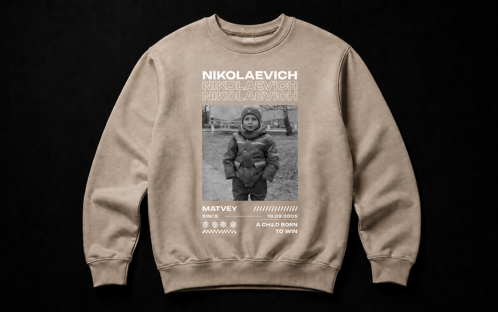Песочный свитшот с детской фотографией и персональной типографикой