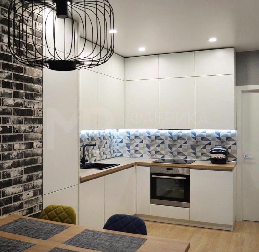 Белая угловая кухня на заказ