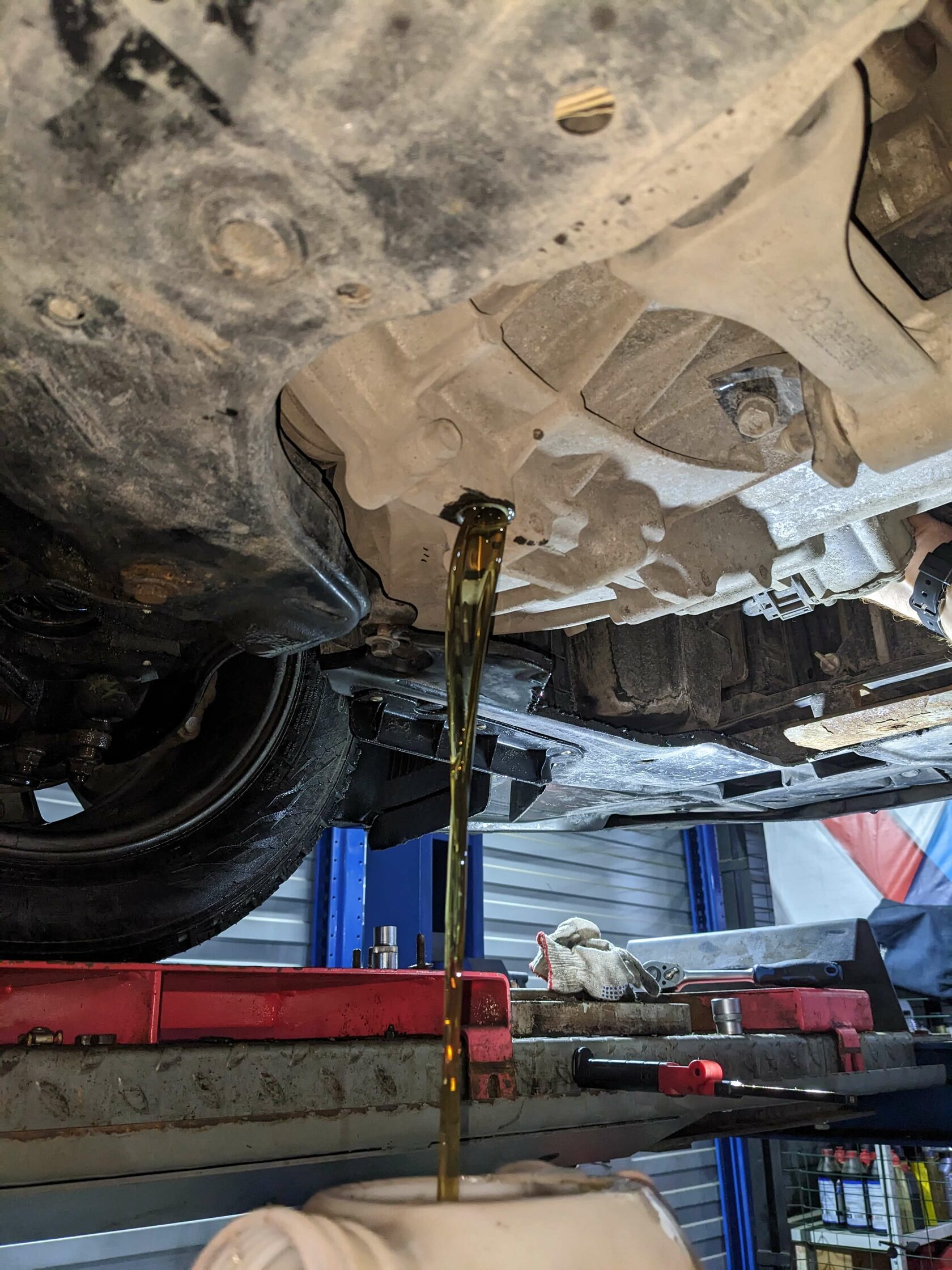 Слив масла D6GF1