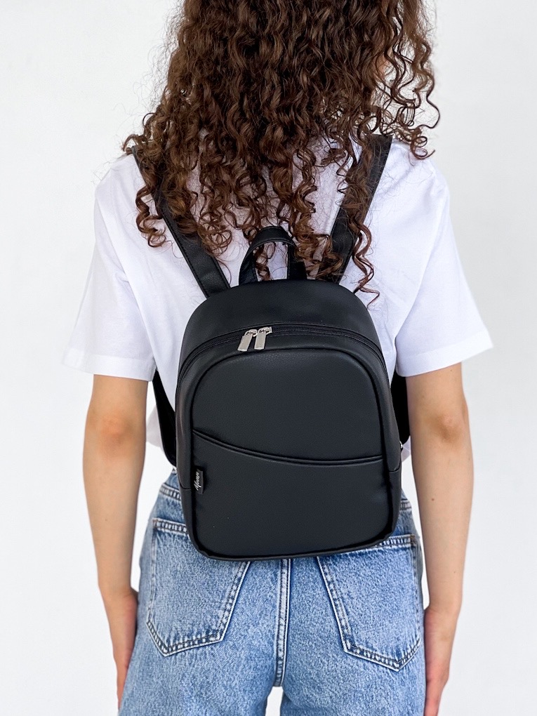 Рюкзак черный из экокожи