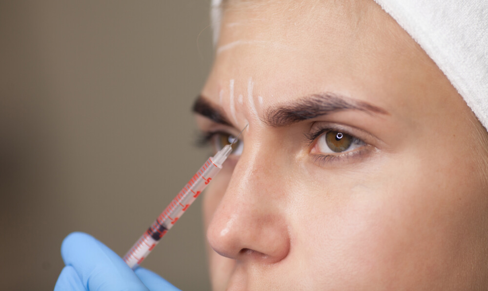 Make injections. Make injections. Красный фон косметология укол. Make injections. Руки омолаживают инъекциями.