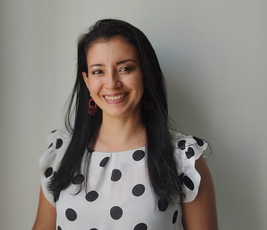 Profesora de la Escuela de Enfermería publicó libro sobre electrocardiografía