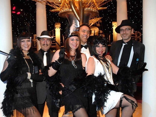 Заказать белый корпоратив для магазина одежды 